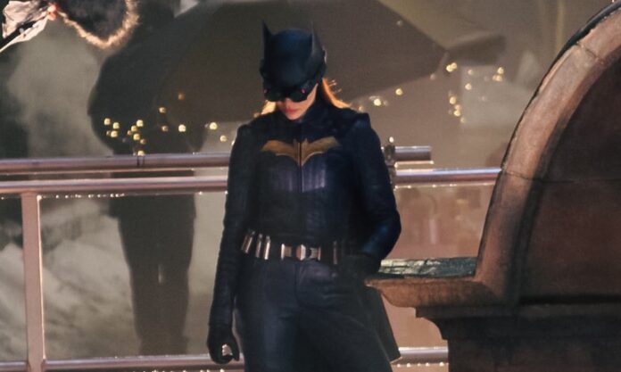 Batgirl-Leslie Grace-DC