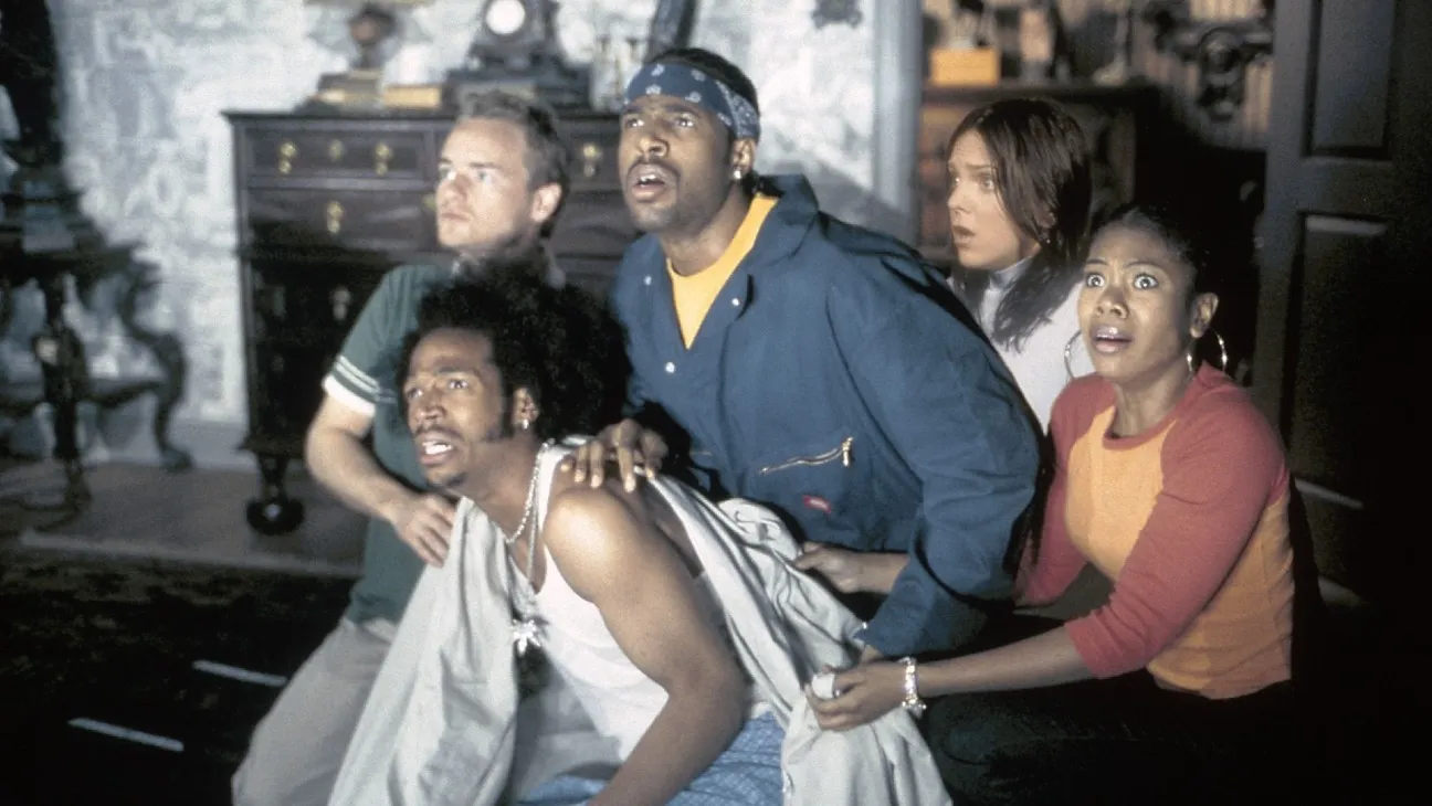 scary movie anna faris e regina hall ritornano per il reboot del film dei fratelli wayans