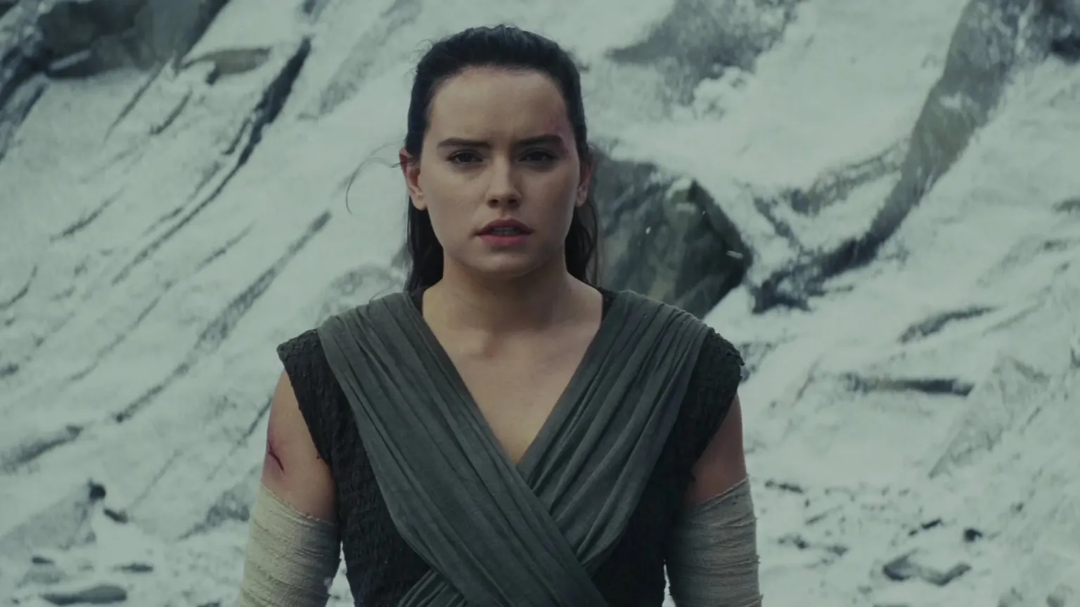 Star Wars: Gli impegni di Daisy Ridley mette a rischio il nuovo film con Rey Star Wars: Gli impegni di Daisy Ridley mette a rischio il nuovo film con Rey